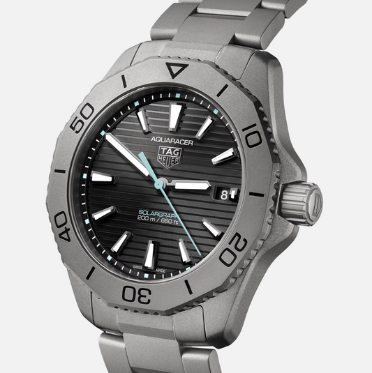 TAG Heuer Aquaracer PROFESSIONAL 200 SOLARGRAPH in Titanium Black